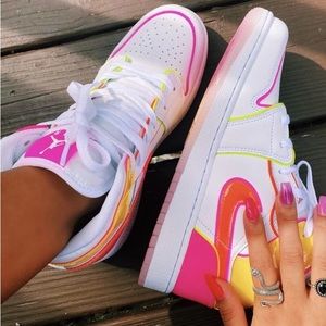 2020
Air Jordan 1 Mid SE GS 'Edge Glow'